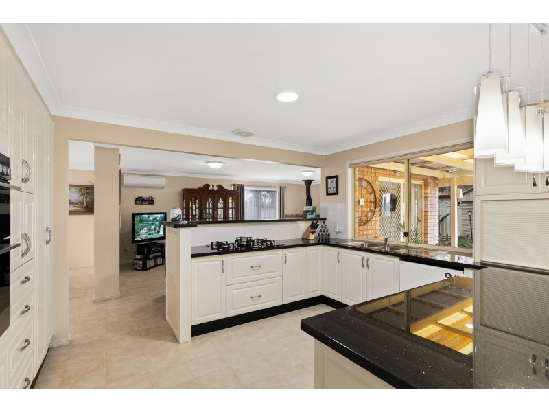 8 Gracemere Court, Glenvale QLD 4350