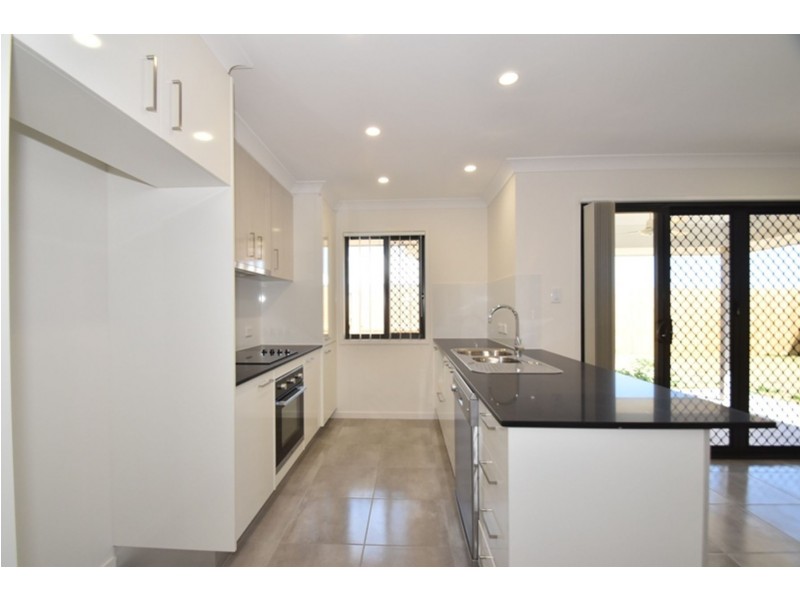 2/7 Magpie Drive, Cambooya QLD 4358