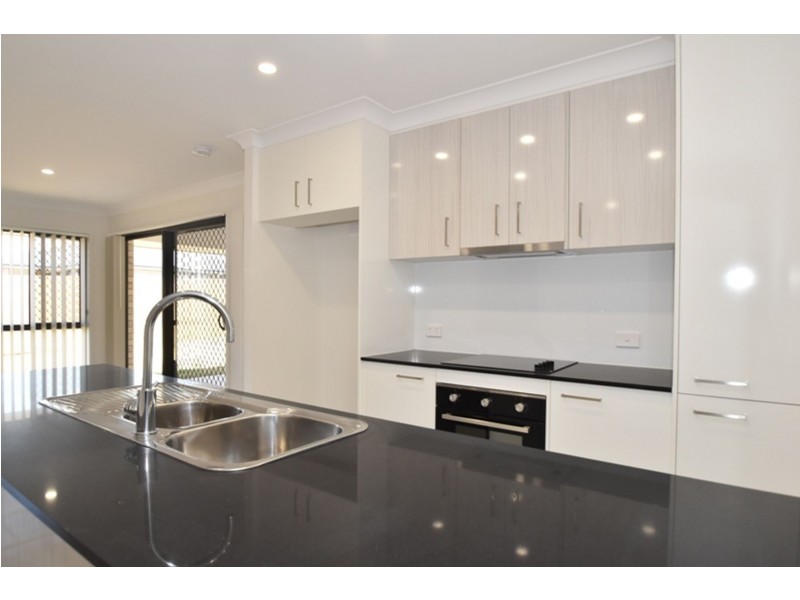 2/7 Magpie Drive, Cambooya QLD 4358