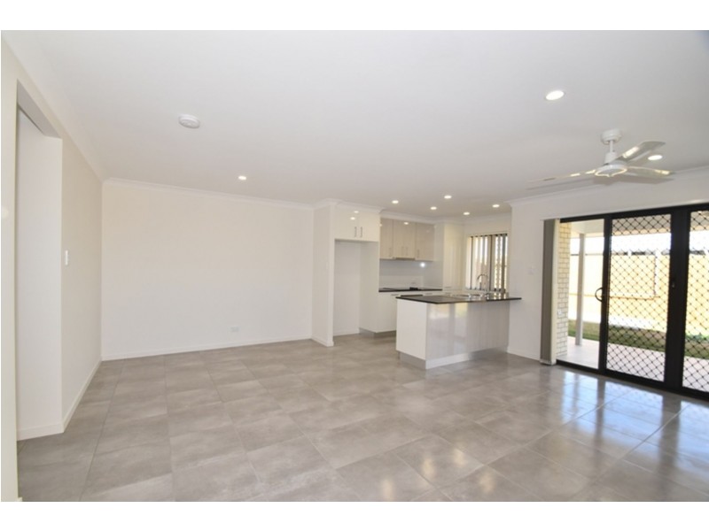 2/7 Magpie Drive, Cambooya QLD 4358