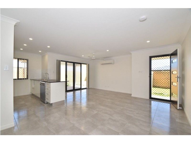 2/7 Magpie Drive, Cambooya QLD 4358