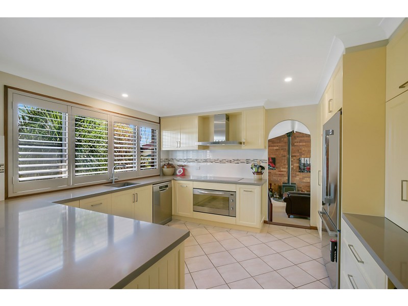 14 Hilltop Crescent, Blue Mountain Heights QLD 4350