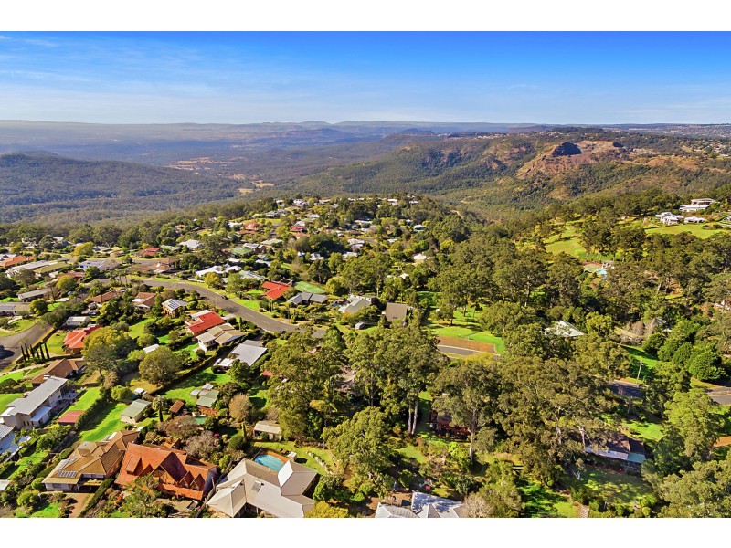 14 Hilltop Crescent, Blue Mountain Heights QLD 4350