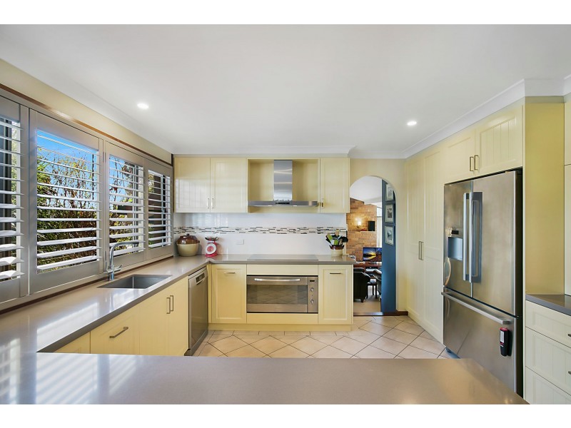 14 Hilltop Crescent, Blue Mountain Heights QLD 4350