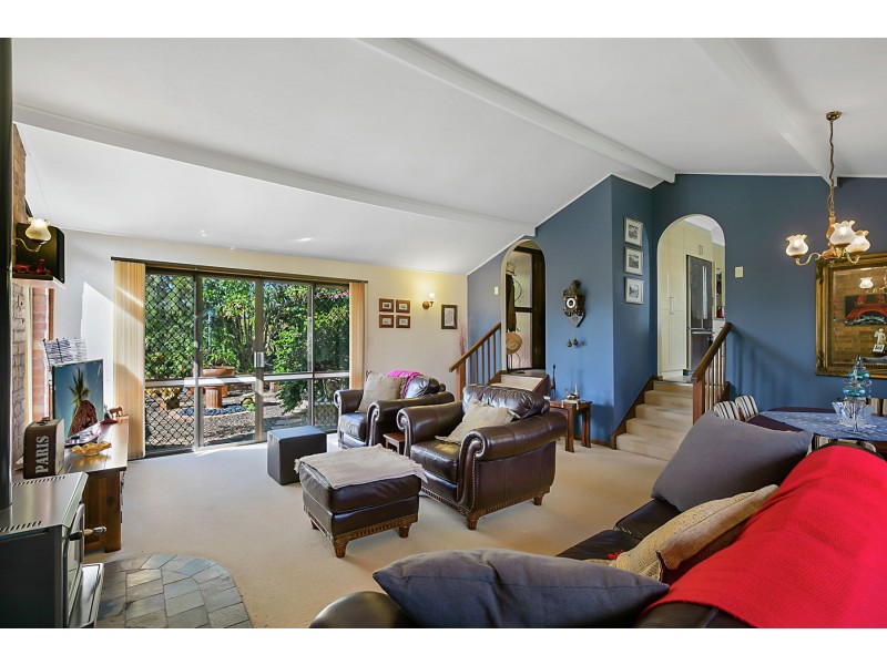 14 Hilltop Crescent, Blue Mountain Heights QLD 4350