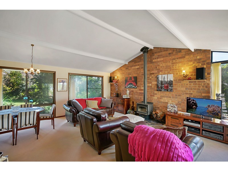 14 Hilltop Crescent, Blue Mountain Heights QLD 4350