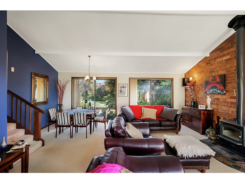 14 Hilltop Crescent, Blue Mountain Heights QLD 4350
