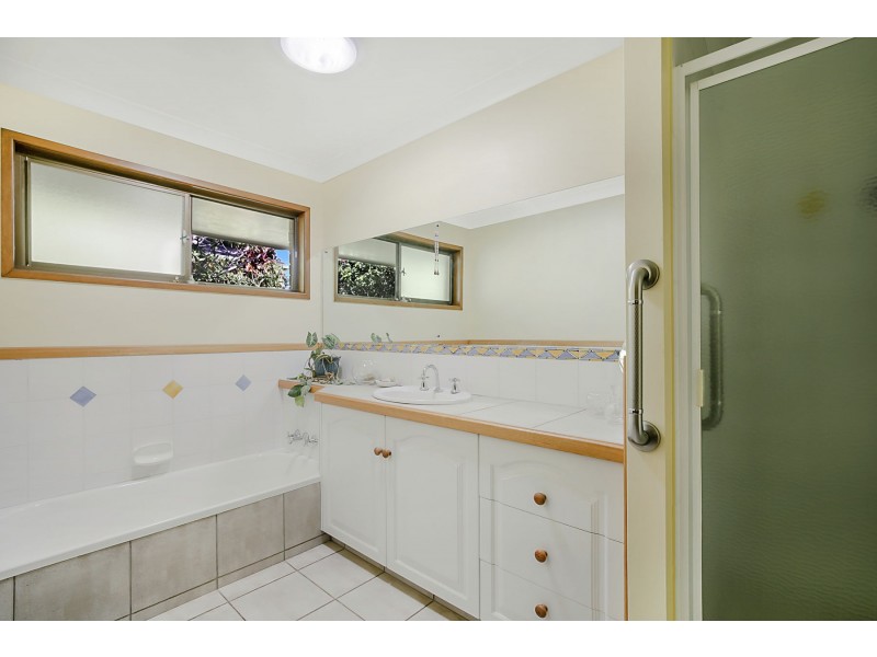 14 Hilltop Crescent, Blue Mountain Heights QLD 4350