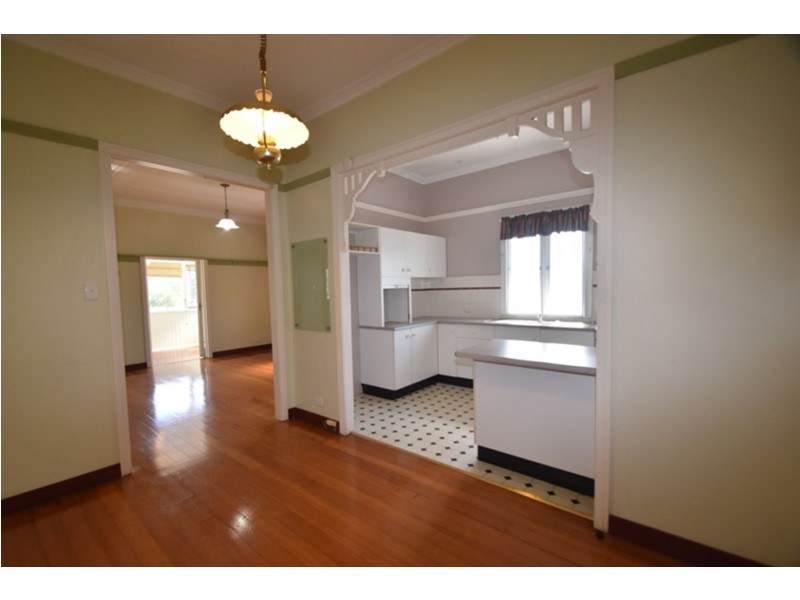 10 Clark Street, South Toowoomba QLD 4350