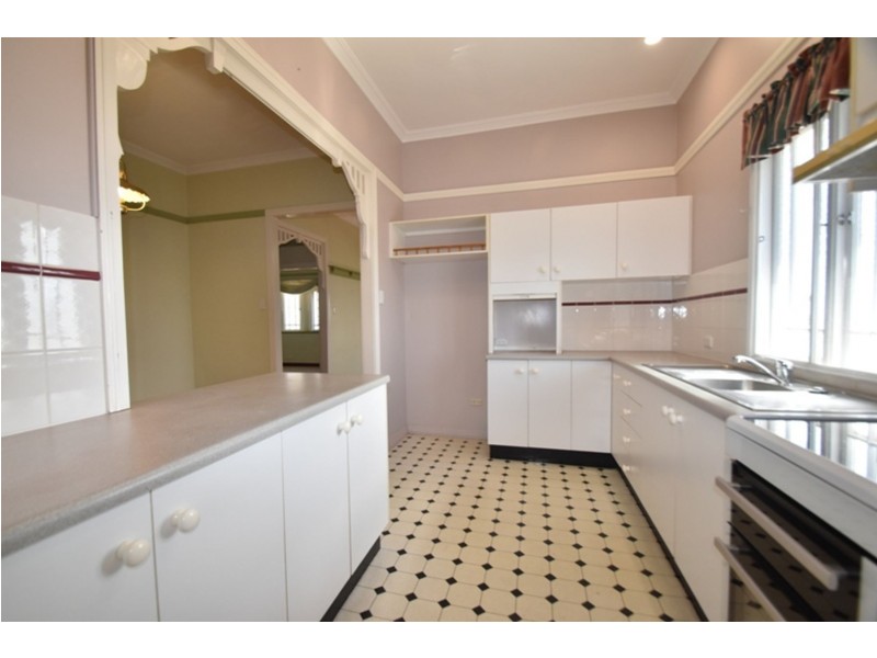 10 Clark Street, South Toowoomba QLD 4350