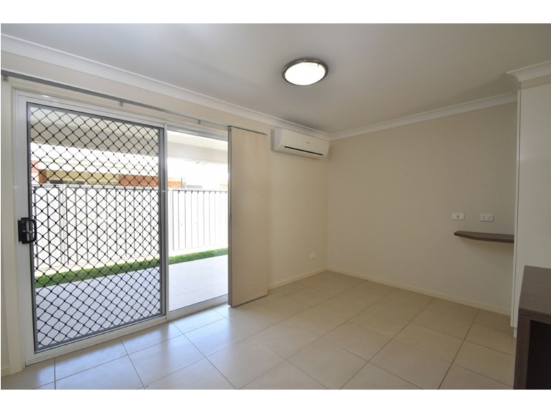 2/15a Searle Street, South Toowoomba QLD 4350