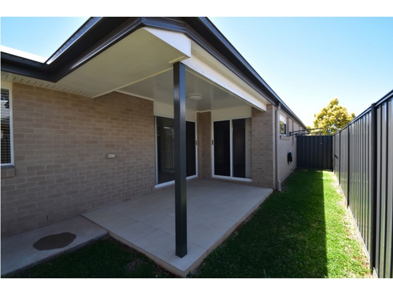 2/15a Searle Street, South Toowoomba QLD 4350
