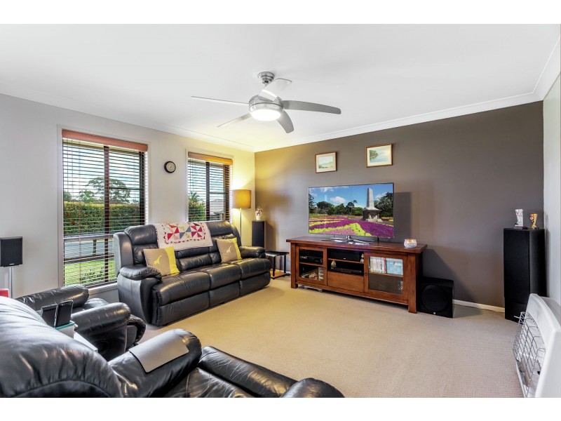 18 Menzies Street, Middle Ridge QLD 4350