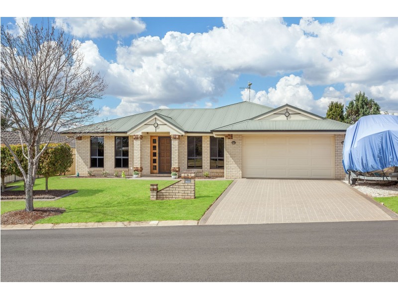18 Menzies Street, Middle Ridge QLD 4350