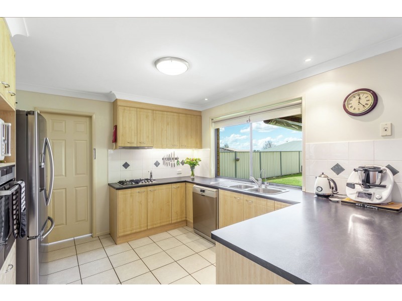 18 Menzies Street, Middle Ridge QLD 4350