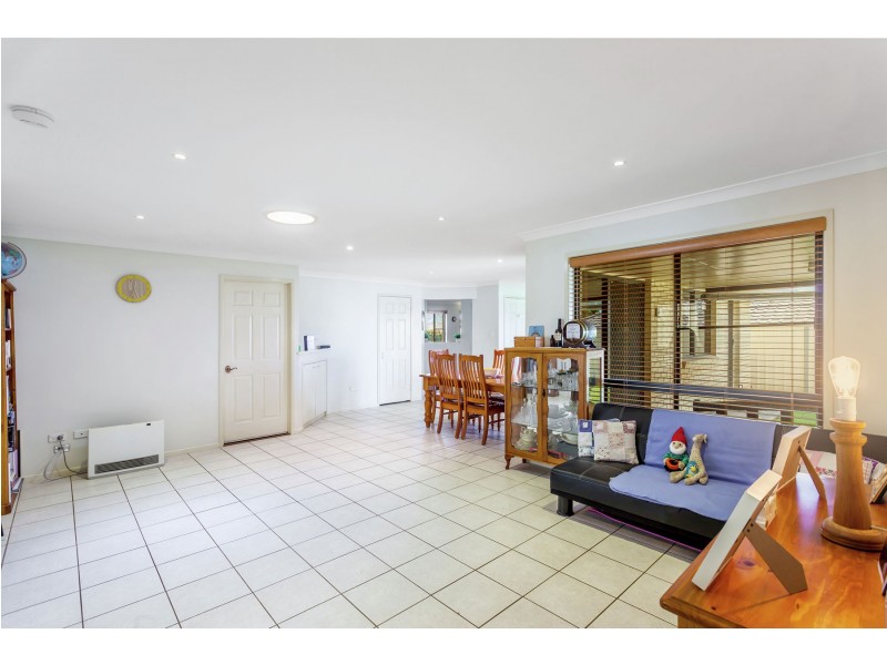 18 Menzies Street, Middle Ridge QLD 4350