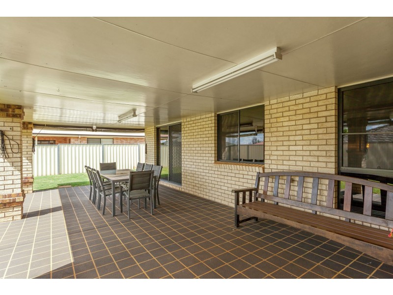 18 Menzies Street, Middle Ridge QLD 4350