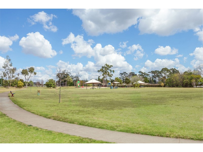 18 Menzies Street, Middle Ridge QLD 4350