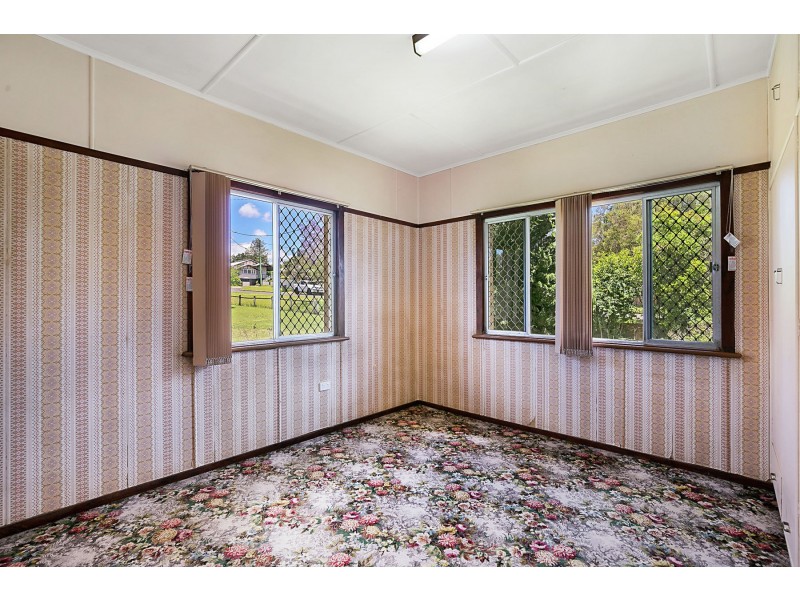 6 First Avenue, Harristown QLD 4350