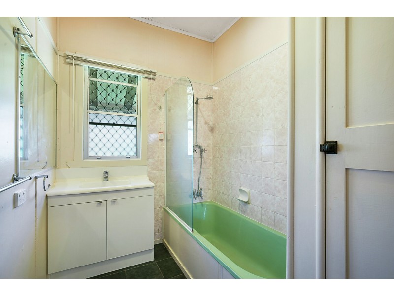 6 First Avenue, Harristown QLD 4350