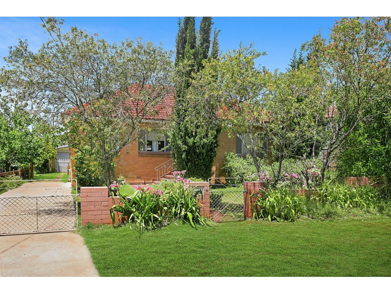6 First Avenue, Harristown QLD 4350