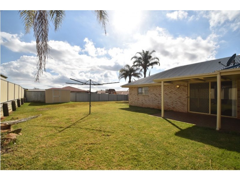 363 Spring Street, Kearneys Spring QLD 4350