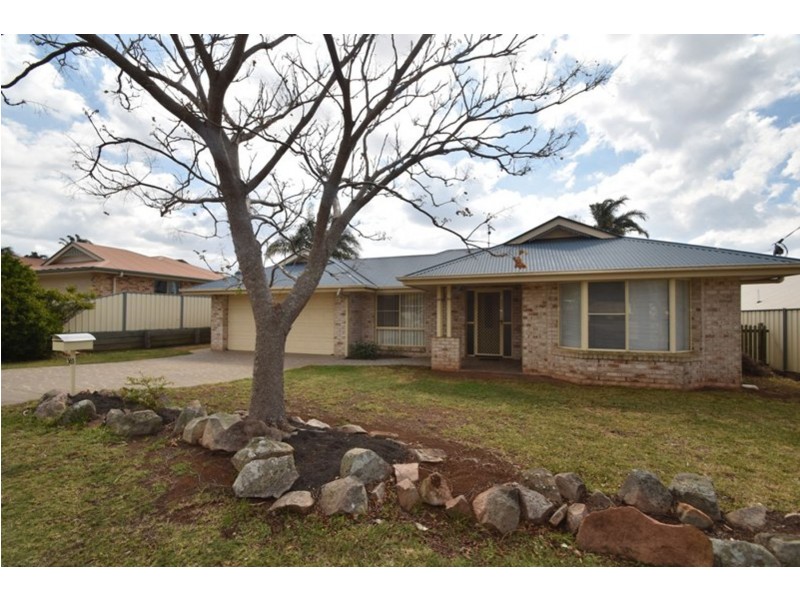 363 Spring Street, Kearneys Spring QLD 4350