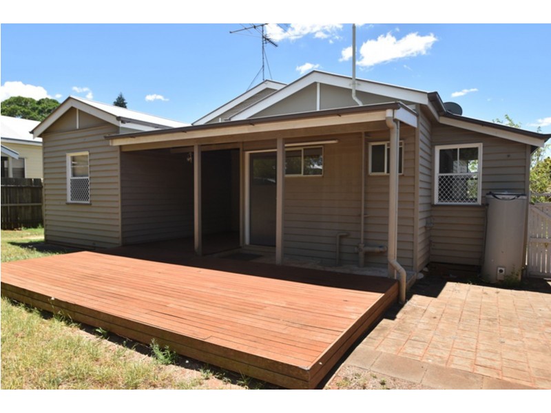 32 Tolmie Street, South Toowoomba QLD 4350