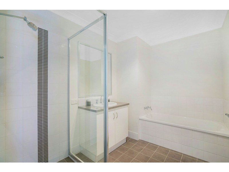 2/46 Gordon Avenue, Newtown QLD 4350