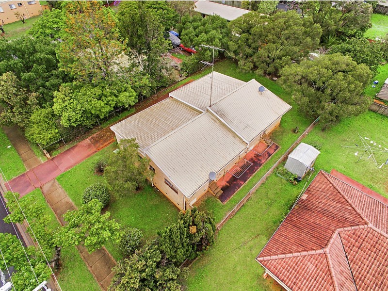 Unit 1 & 2, 4 Wine Drive, Wilsonton Heights QLD 4350