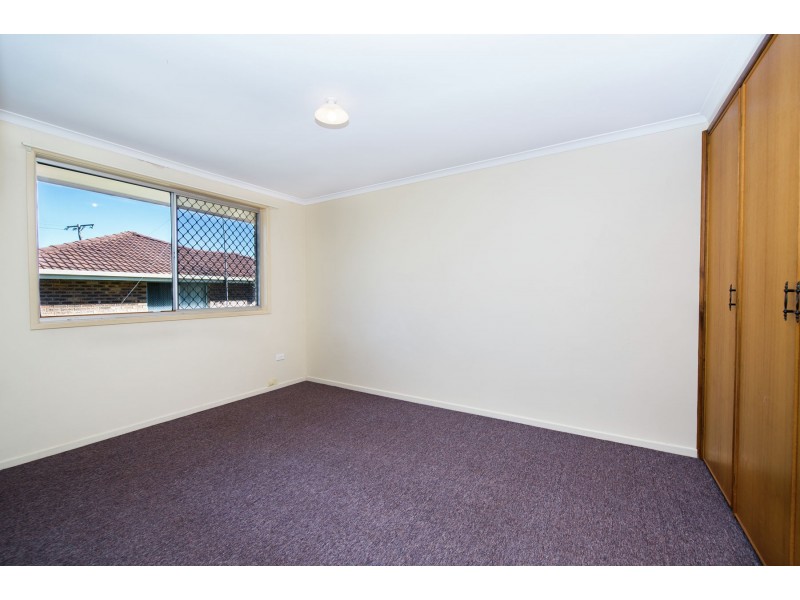 Unit 1 & 2, 4 Wine Drive, Wilsonton Heights QLD 4350