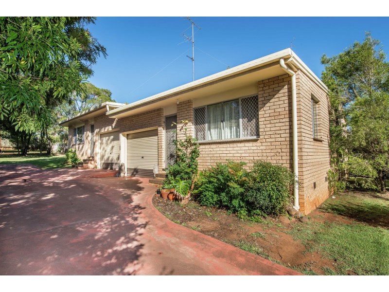 Unit 1 & 2, 4 Wine Drive, Wilsonton Heights QLD 4350