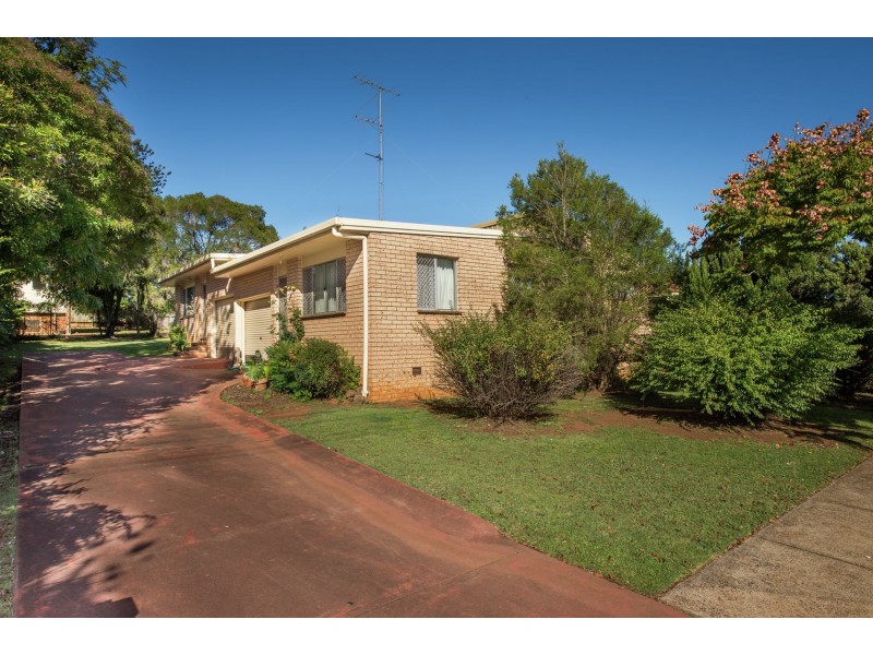 Unit 1 & 2, 4 Wine Drive, Wilsonton Heights QLD 4350