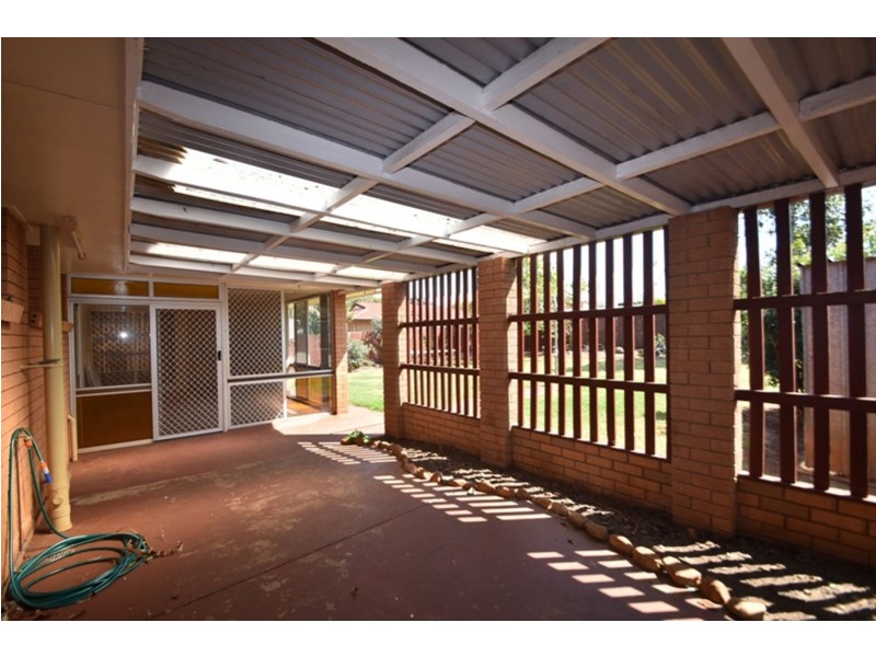 27 Friend Street, Harristown QLD 4350