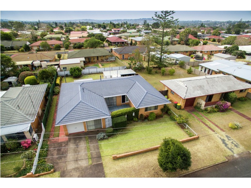 9 Skoien Street, Harristown QLD 4350