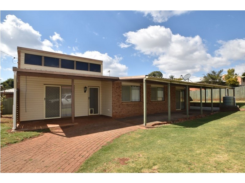 38 Wine Drive, Wilsonton Heights QLD 4350