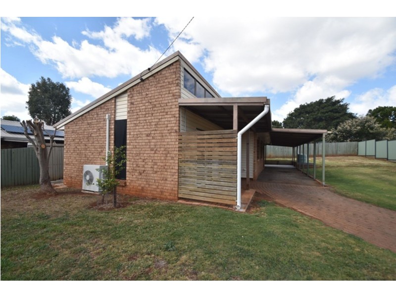 38 Wine Drive, Wilsonton Heights QLD 4350