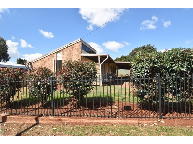 38 Wine Drive, Wilsonton Heights QLD 4350