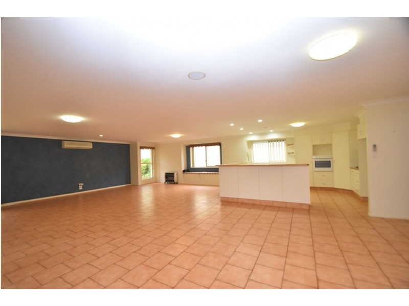 14 Wood Drive, Middle Ridge QLD 4350