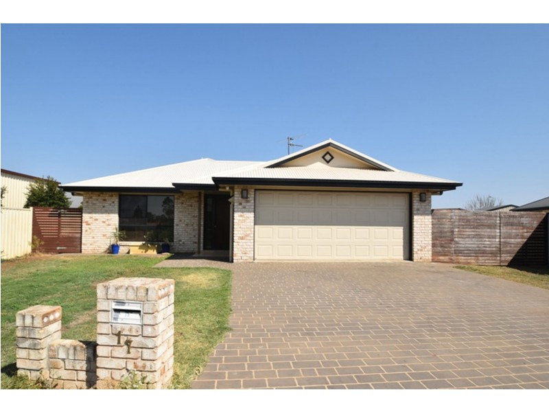 17 Wellington Street, Wyreema QLD 4352