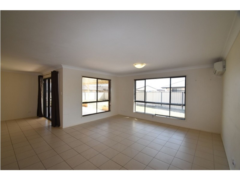 17 Wellington Street, Wyreema QLD 4352