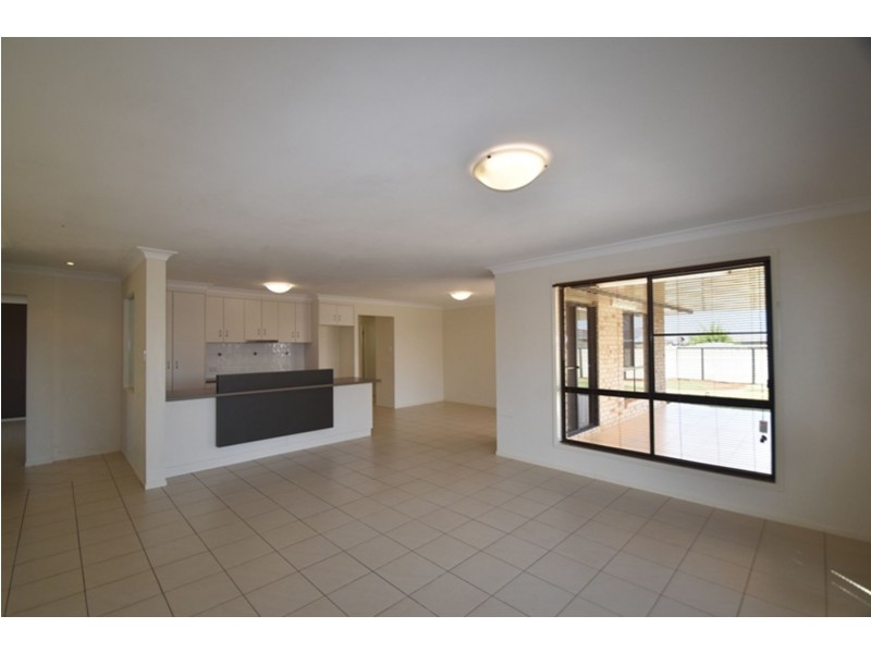 17 Wellington Street, Wyreema QLD 4352