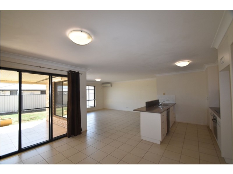 17 Wellington Street, Wyreema QLD 4352