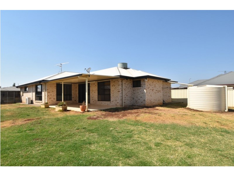 17 Wellington Street, Wyreema QLD 4352