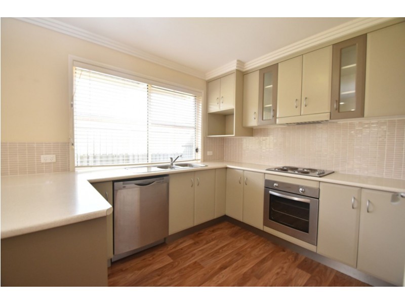 4/11 Albert Street, Newtown QLD 4350