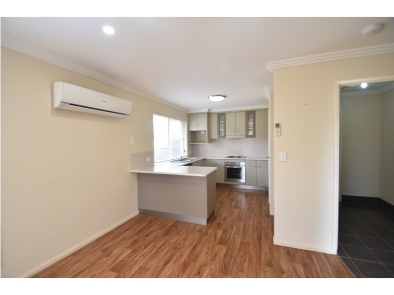 4/11 Albert Street, Newtown QLD 4350