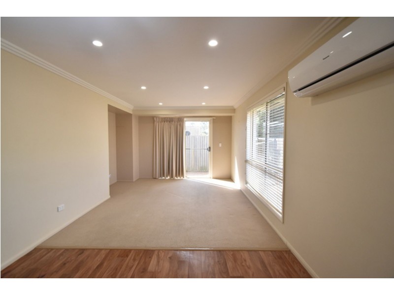 4/11 Albert Street, Newtown QLD 4350