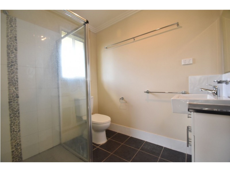 4/11 Albert Street, Newtown QLD 4350