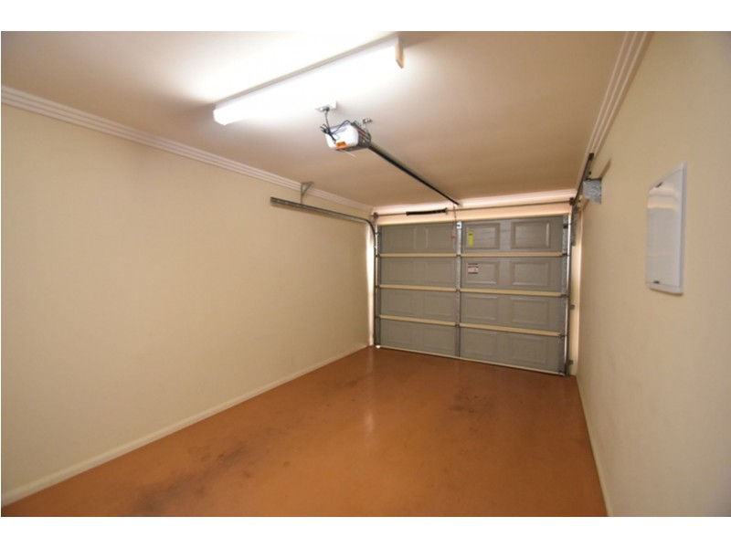 4/11 Albert Street, Newtown QLD 4350