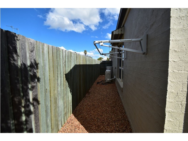 4/11 Albert Street, Newtown QLD 4350